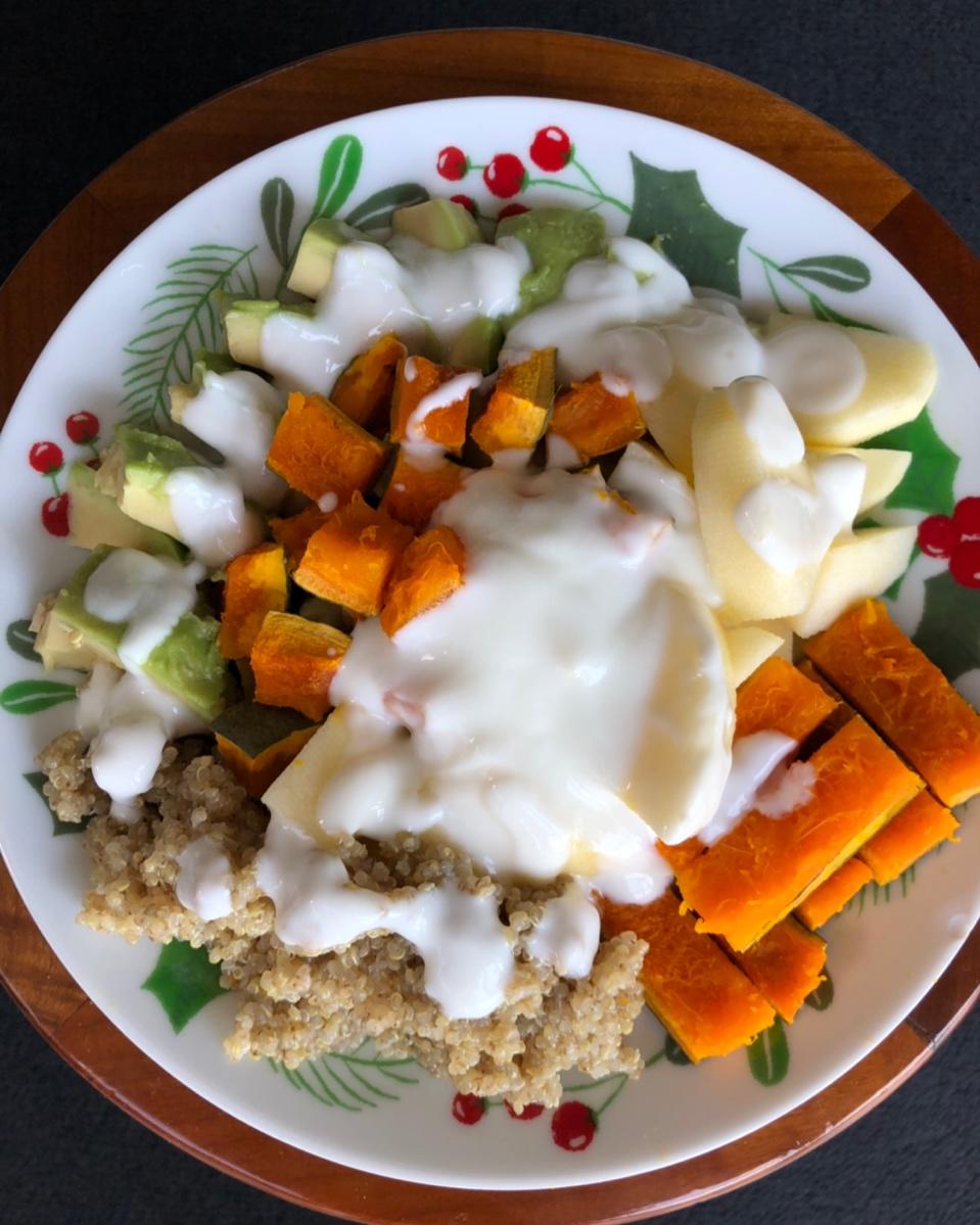 律lv做的牛油果藜麦酸奶沙拉