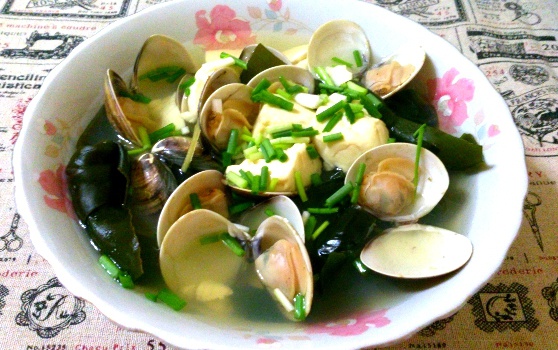 蛤蜊海带豆腐汤