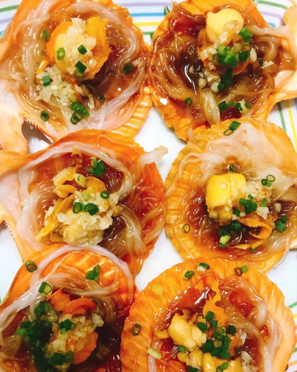 粘粘-5做的蒜蓉粉丝蒸扇贝