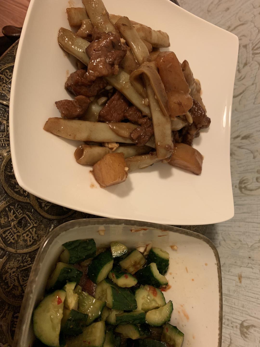 绝对正宗的东北土豆豆角炖五花肉