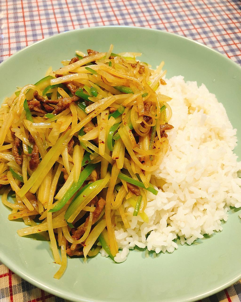 虫懒懒分享作品晚餐612018年8月9日土豆丝盖饭#晚餐612018年8月9