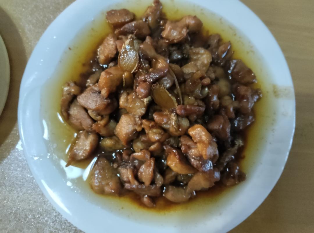 厨师长教你：“三杯鸡”的家常做法，汁香味浓，鲜嫩爽滑