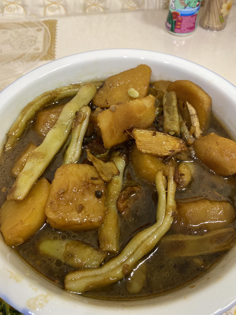 绝对正宗的东北土豆豆角炖五花肉