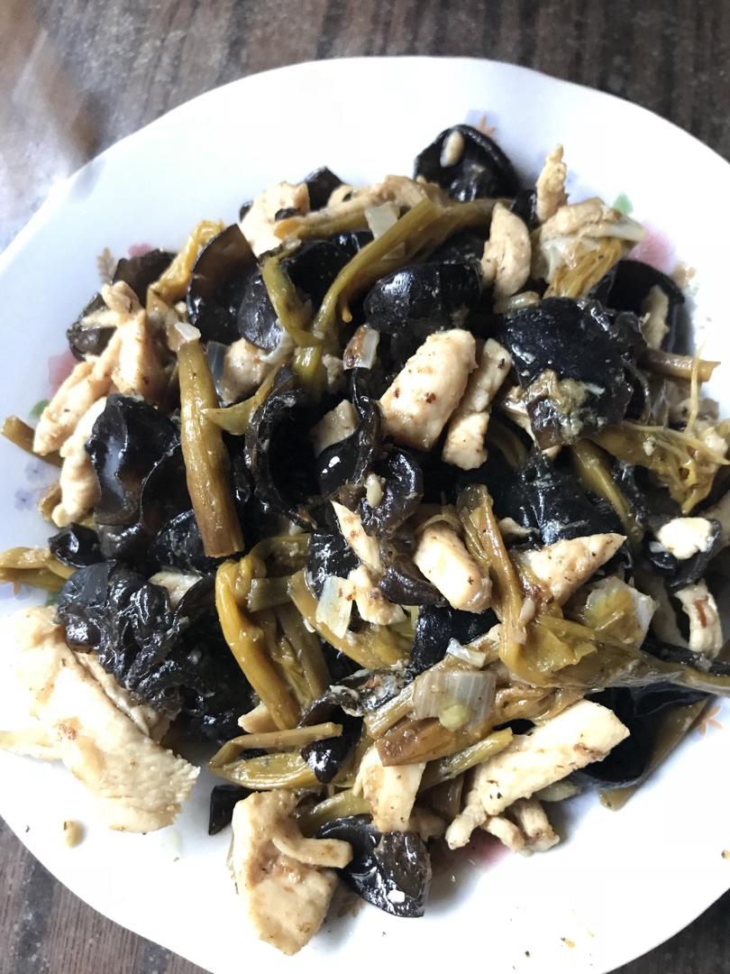 黄花菜木耳炒肉丝