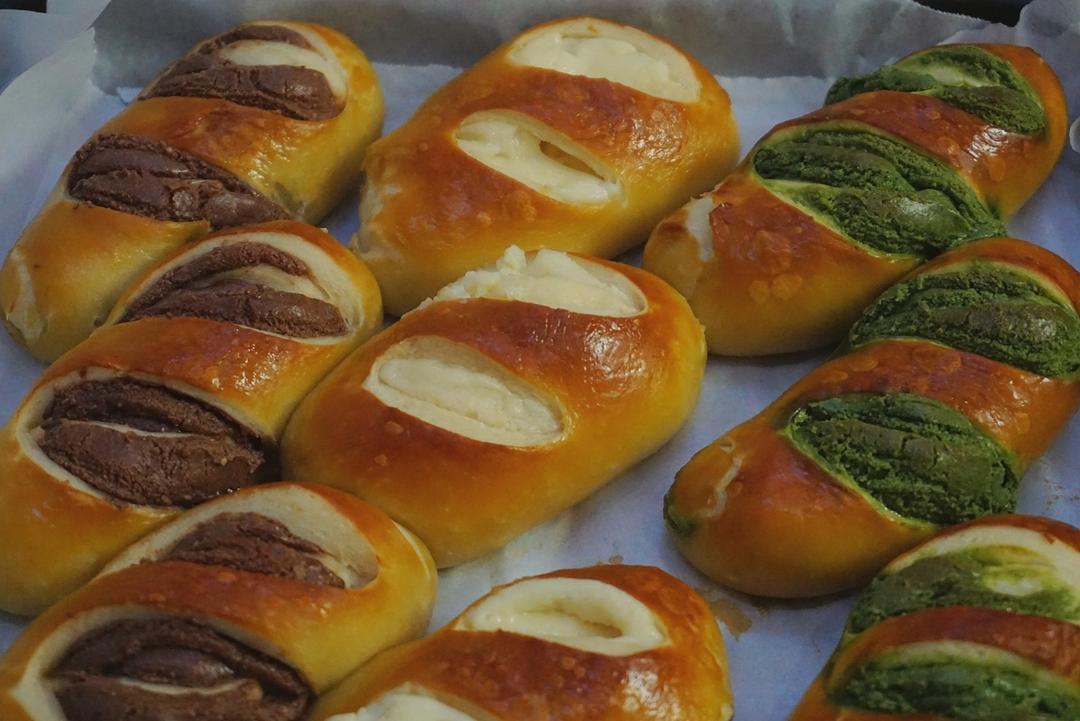 原味（抹茶）2款奶酥馅德式碱水面包｜一次搞定两种口味｜高颜值｜快手｜免手套膜｜免发酵