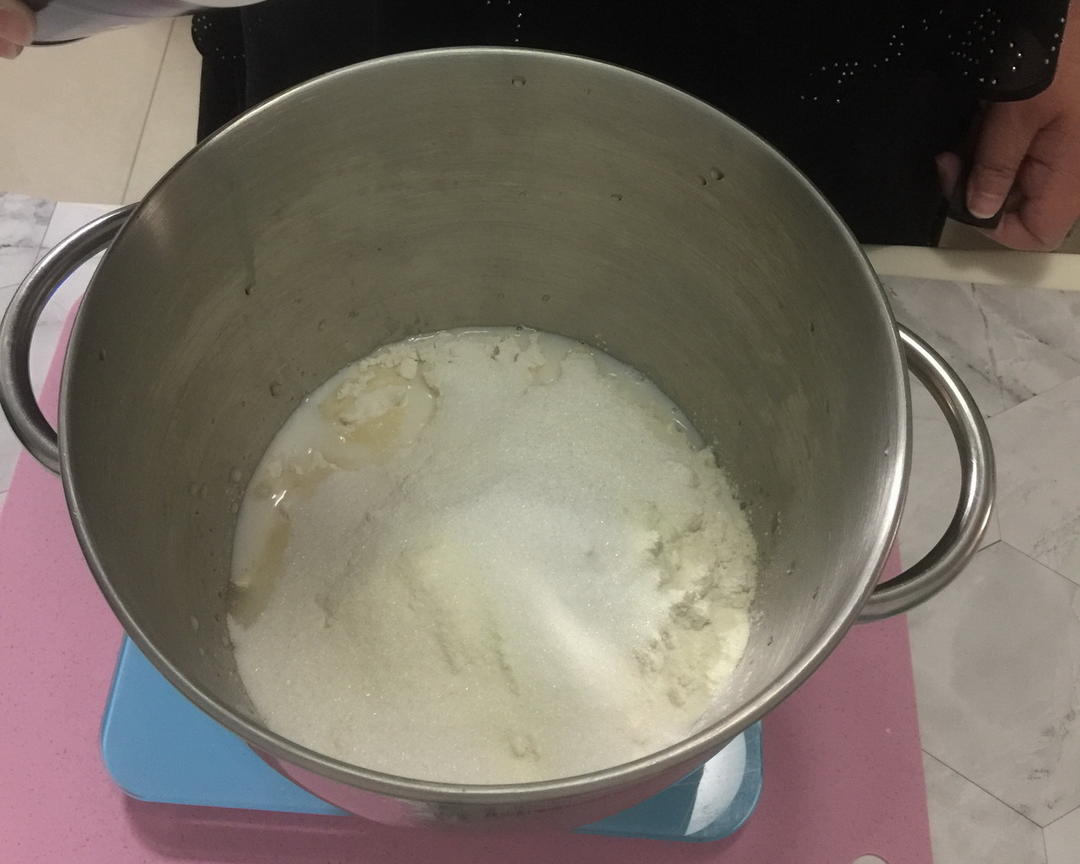 纯奶手撕吐司的做法 步骤1