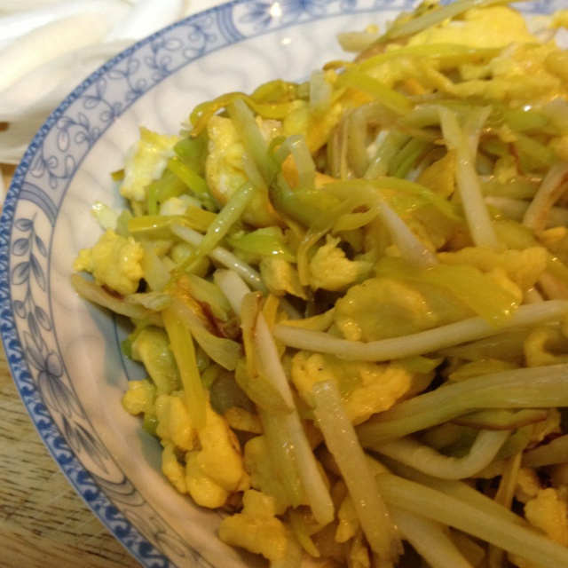 蒜黄炒鸡蛋
