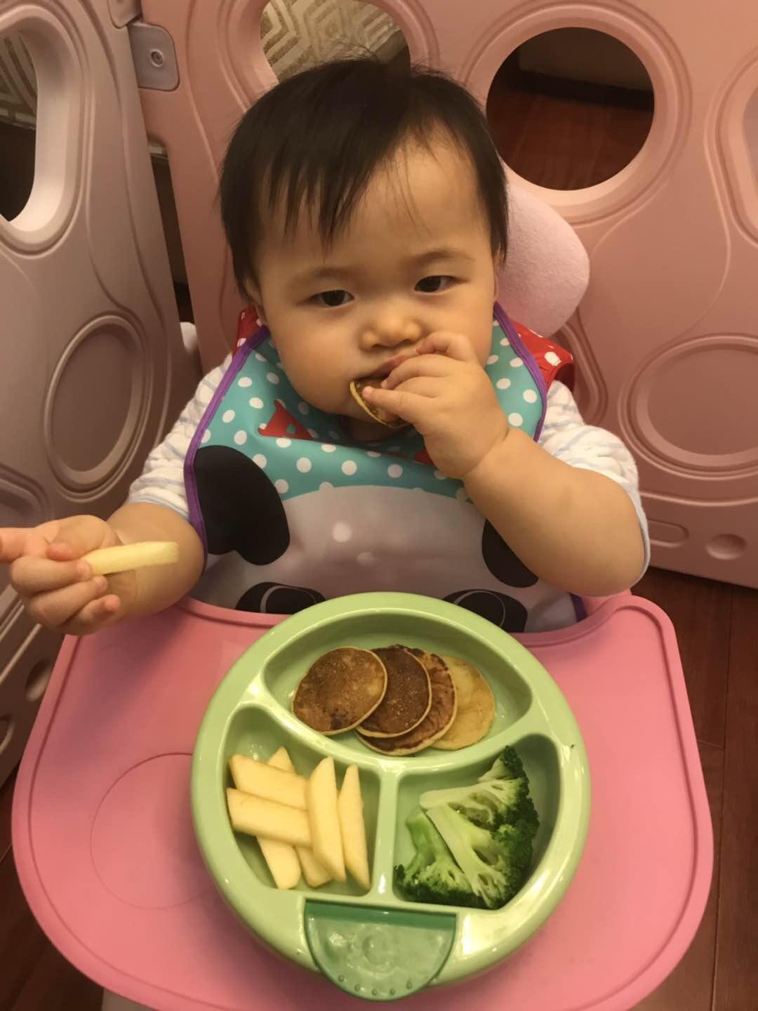 香蕉蛋黄饼（抓着吃的软嫩奶粉饼，做宝宝辅食手指食物很棒）