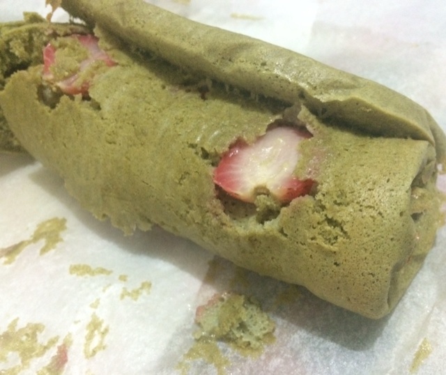 草莓舒芙蕾蛋糕卷