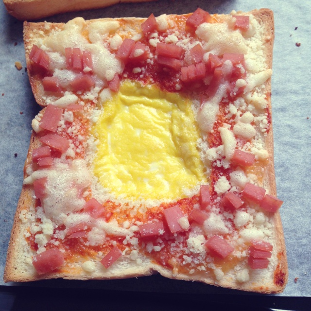 吐司太阳蛋披萨