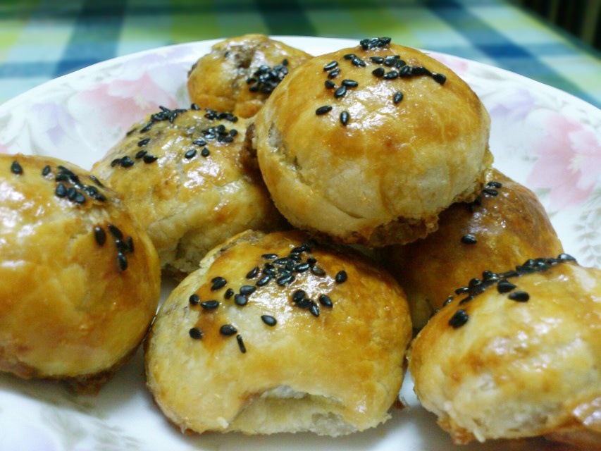 飞饼版蛋黄豆沙酥皮点心