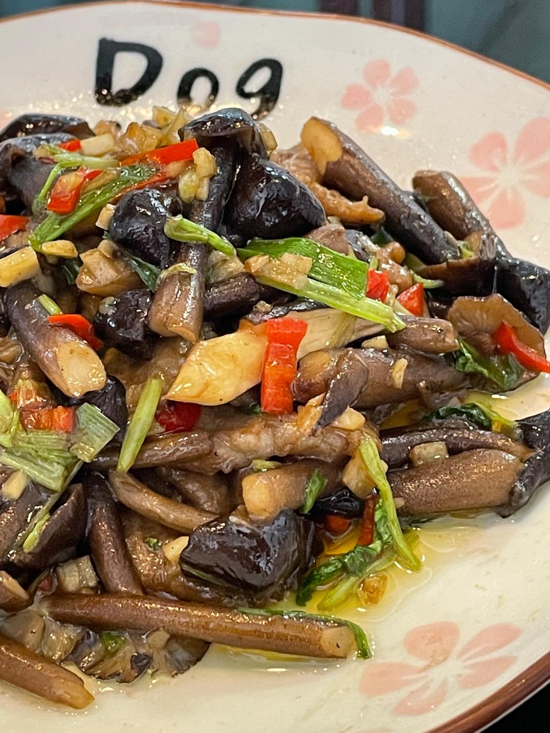 鸡枞菌炒肉丝（饭店厨师推荐的做法~）