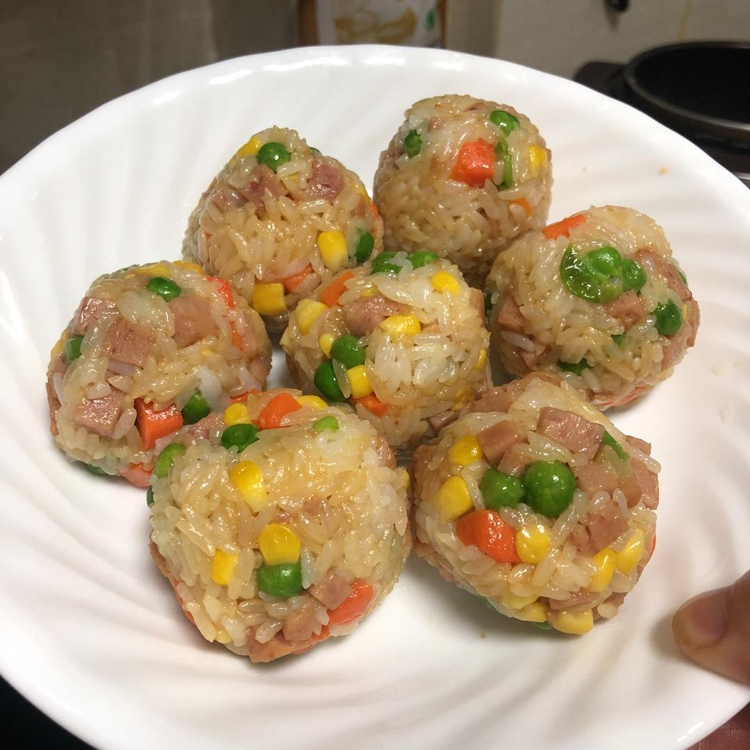 小盆友超爱的肉松饭团子
