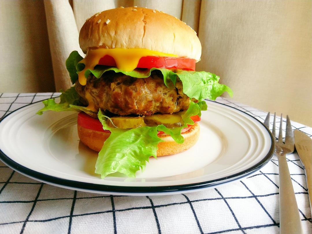 洋葱牛肉汉堡 Beef Hamburger with Fried Onions