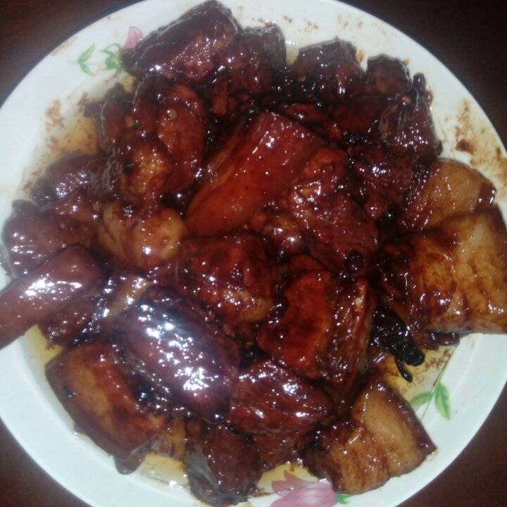 吃着碗里望着锅里的红烧肉