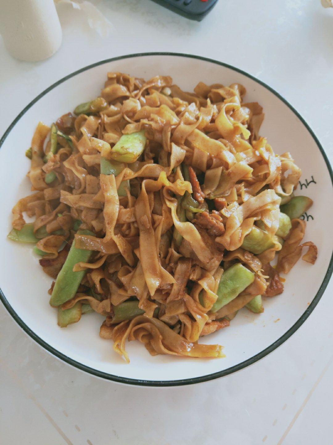 堂妈小厨——豆角番茄焖面