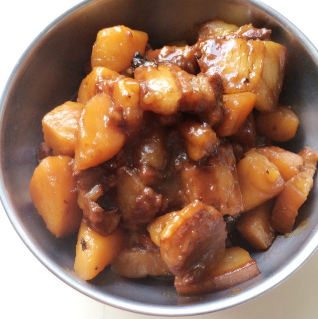 吃着碗里望着锅里的红烧肉