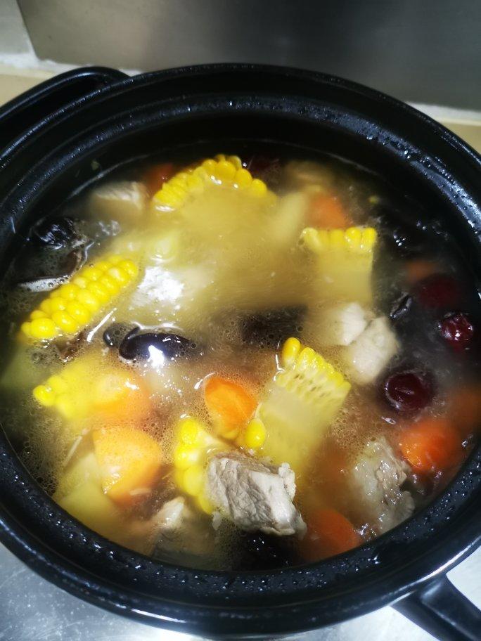 连吃三碗的玉米山药排骨汤