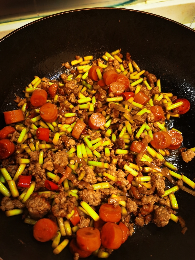下饭菜——蒜苔肉糜火腿肠的做法 步骤4