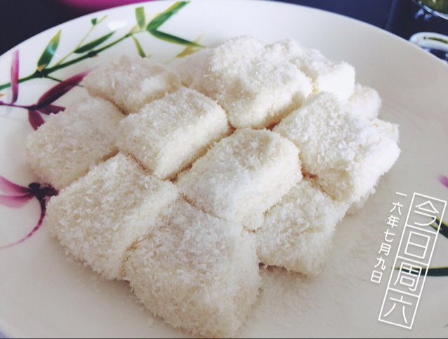 椰丝牛奶小方糕