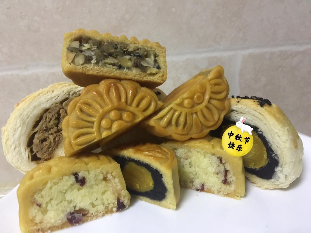 广式月饼—蛋黄芝麻月饼