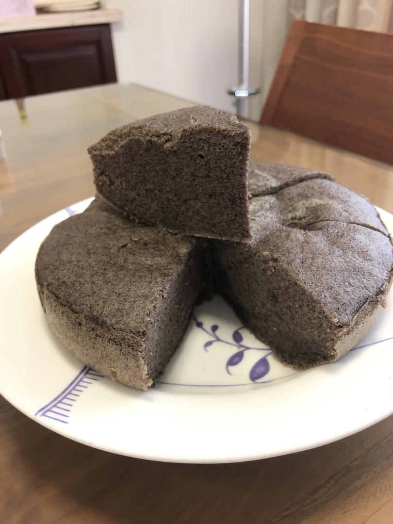 小美黑米糕