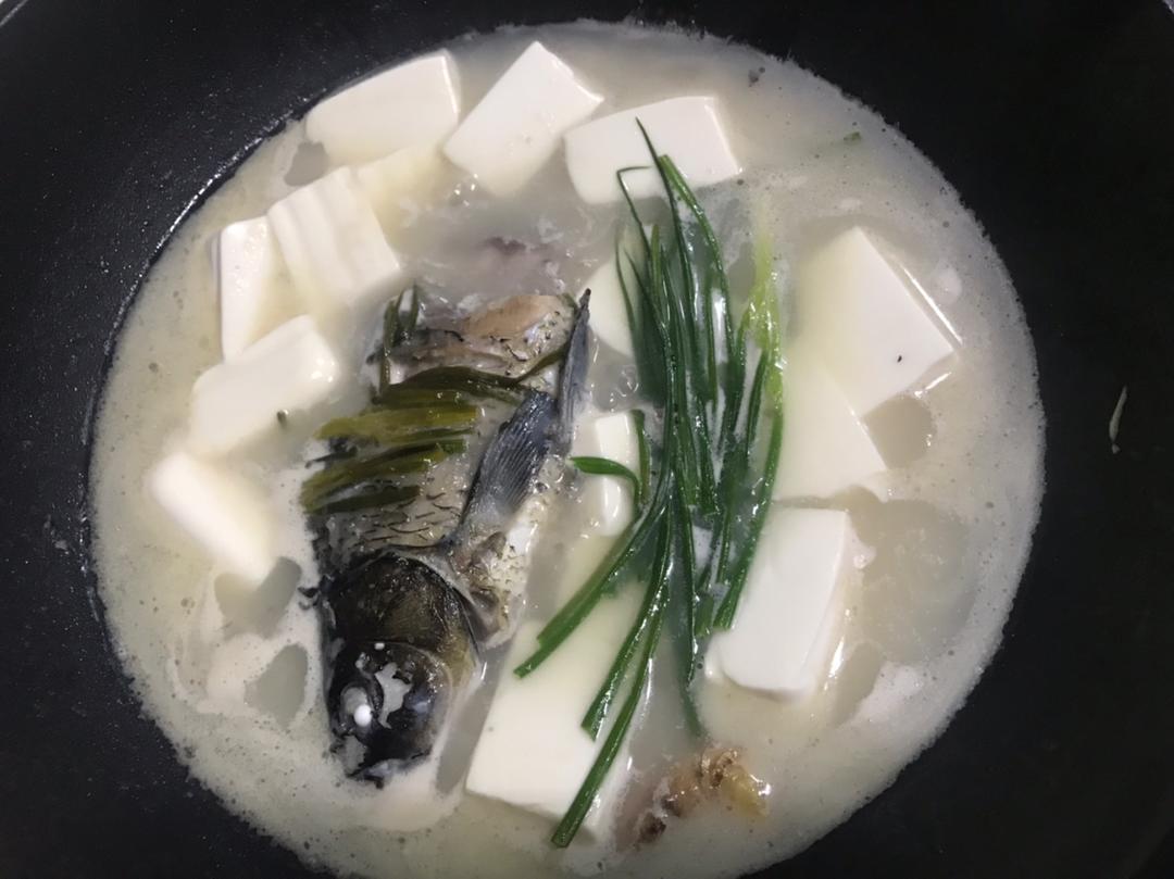 鲫鱼豆腐汤