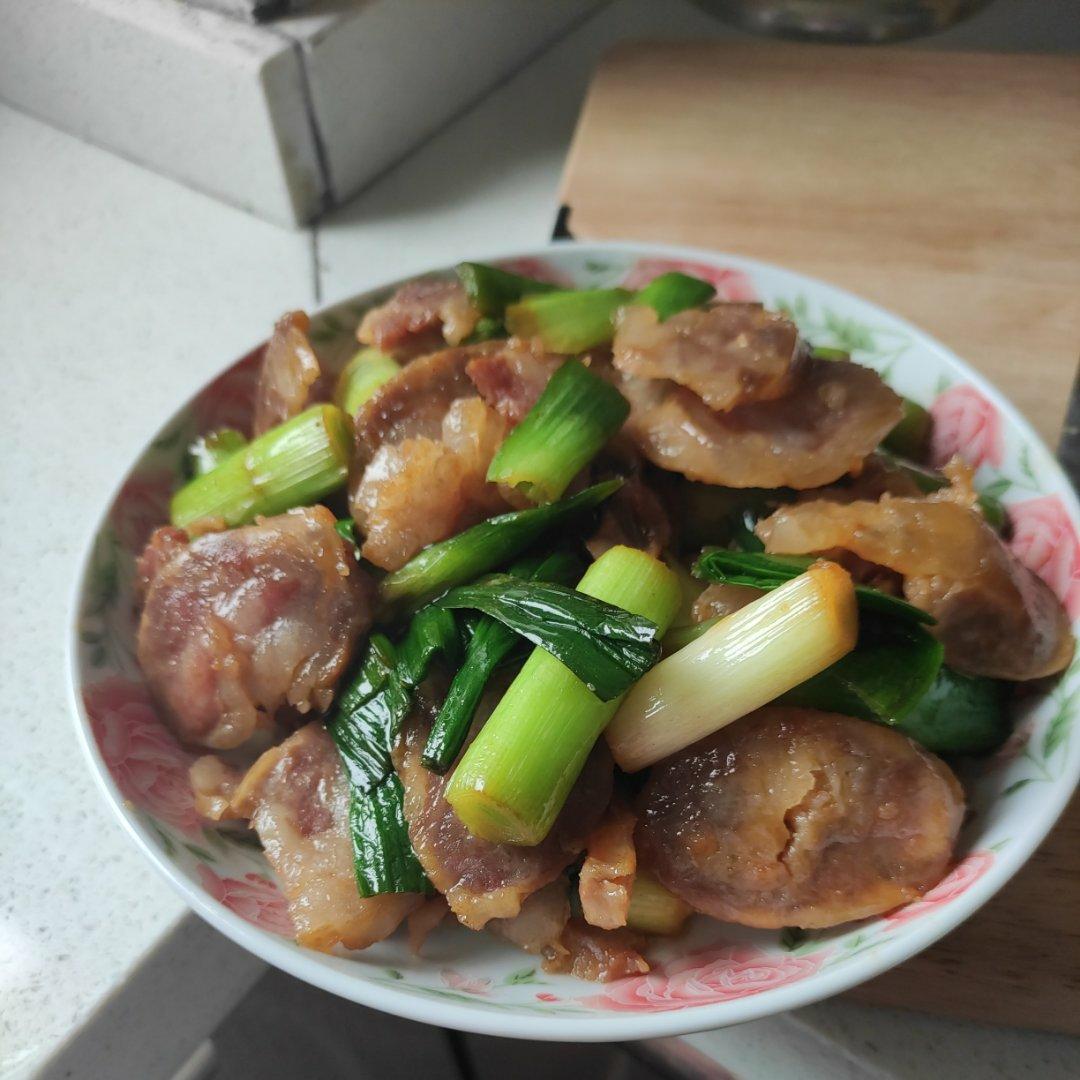 香肠省着点吃，炒蒜苗