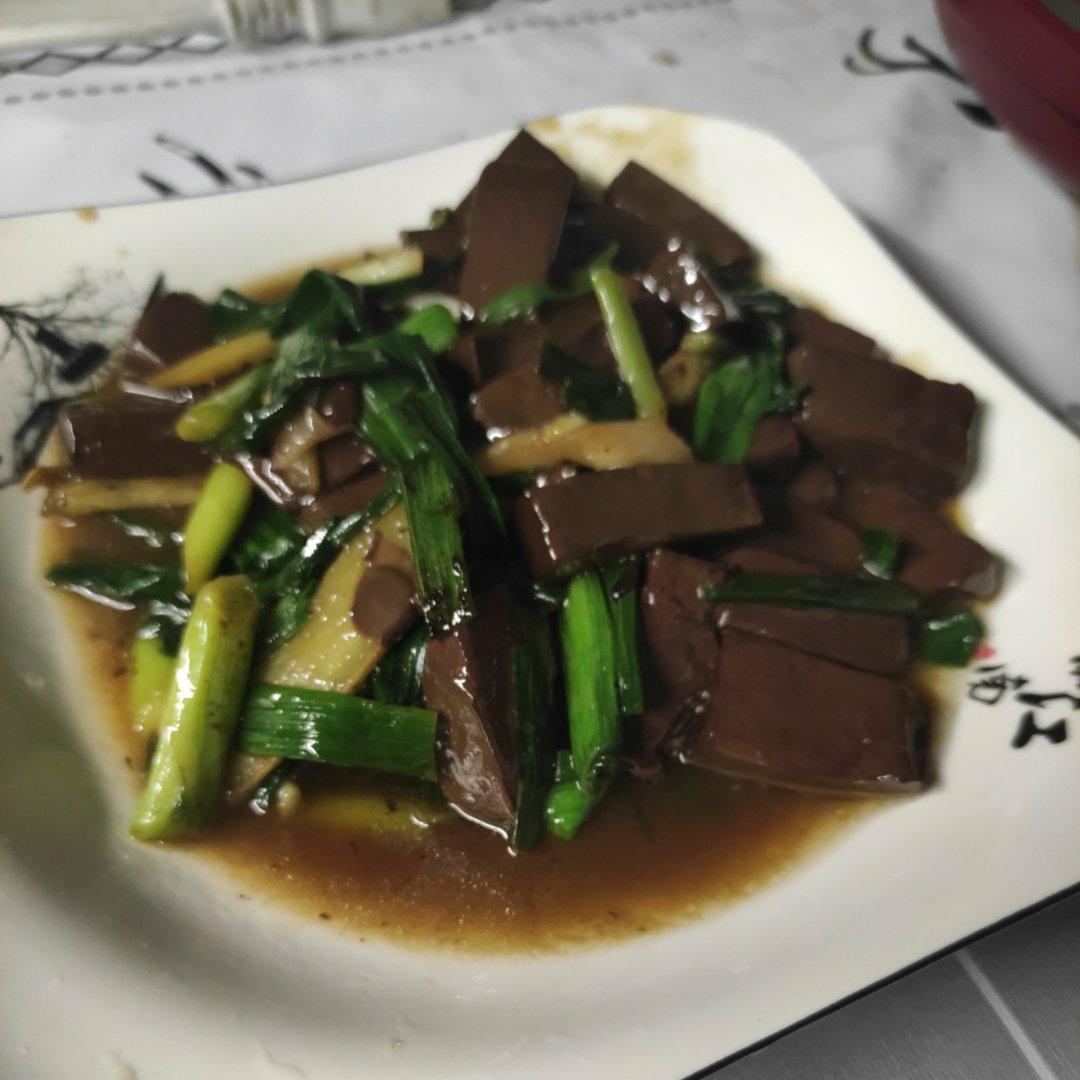 大蒜炒血豆腐