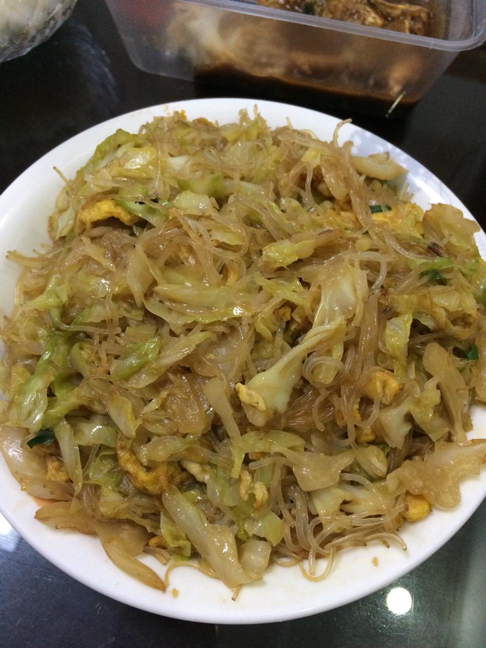 包菜粉丝炒鸡蛋