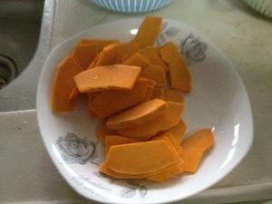 咸蛋黄炒南瓜的做法 步骤1