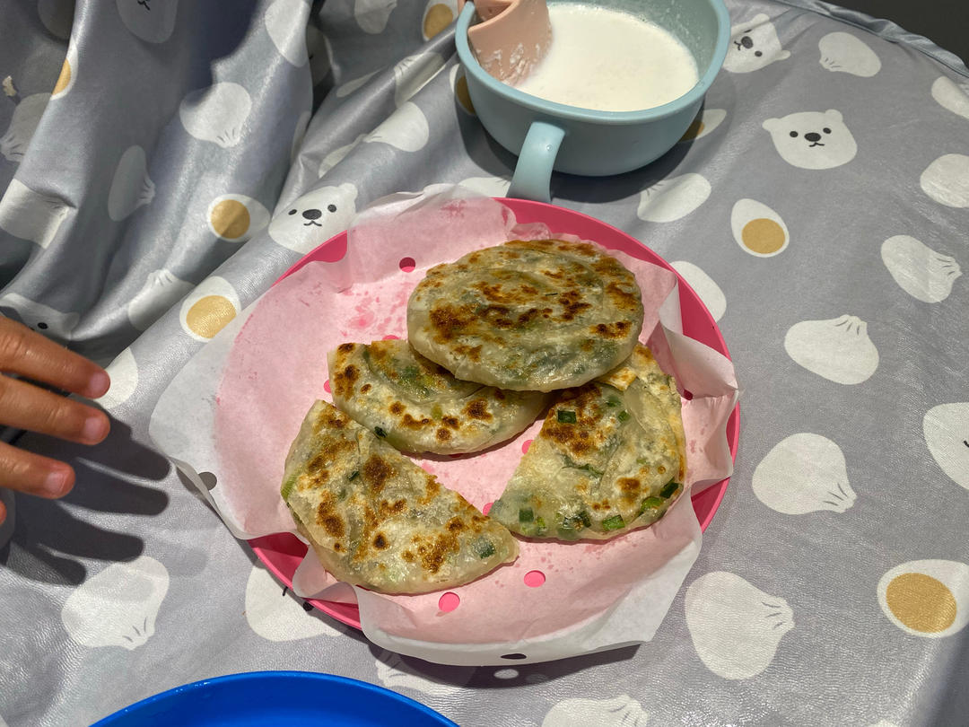 饺子皮做葱花小饼