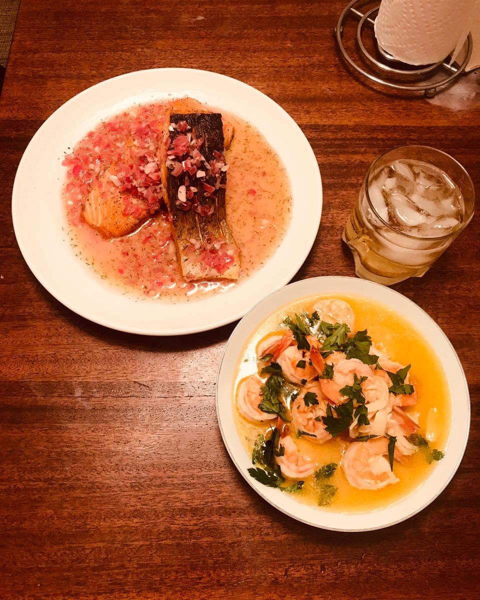 煎脆皮三文鱼配挪威柠檬黄油酱汁 Pan-seared Crispy Salmon with Norwegian Lemon Butter Sauce