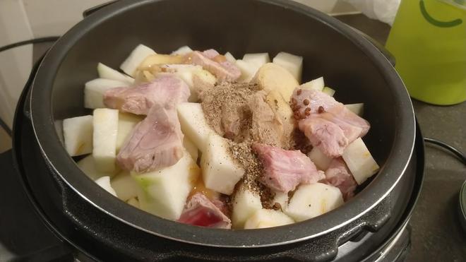 清甜鱼翅瓜排骨汤的做法