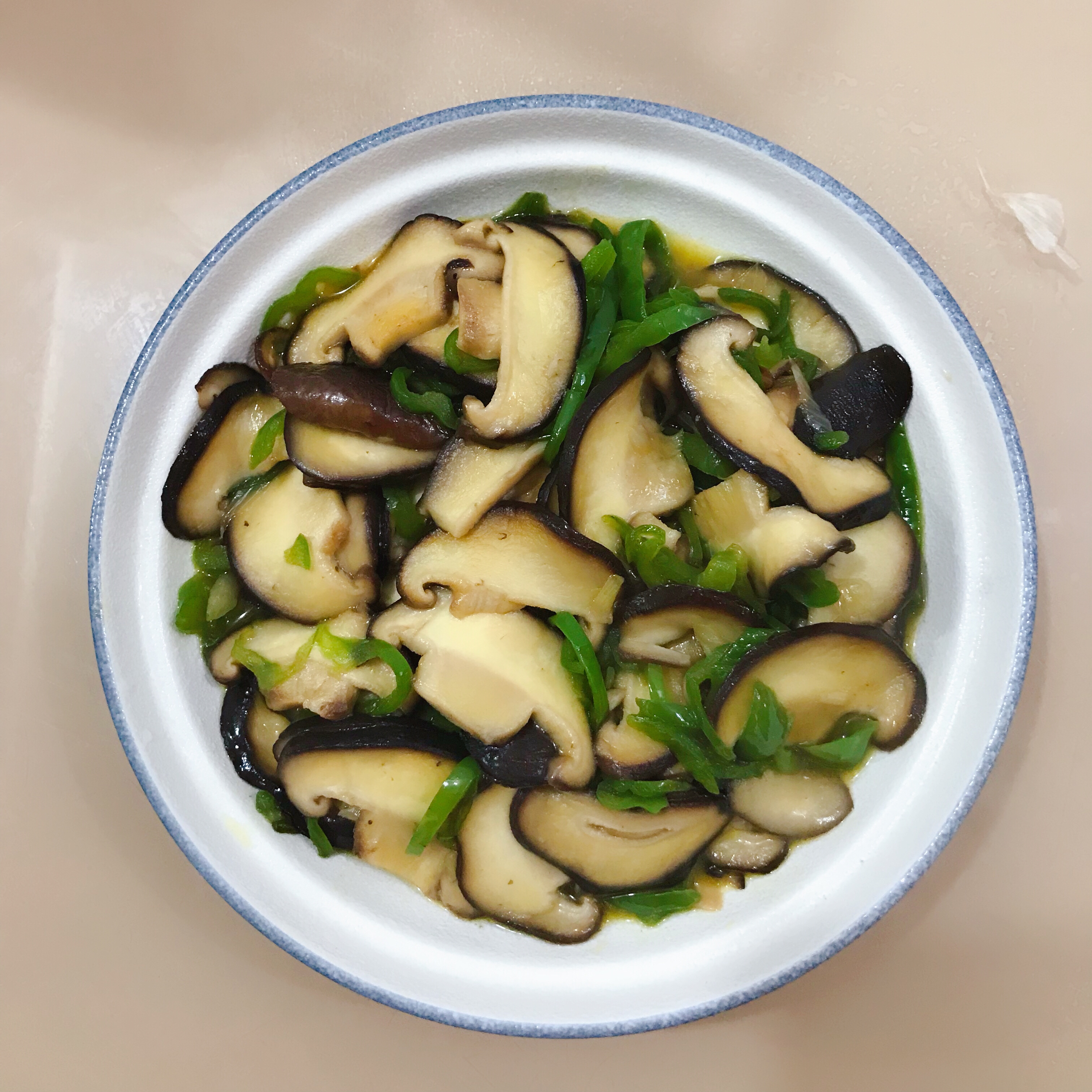 蚝油香菇炒青椒的做法