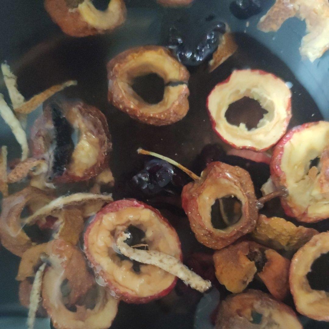 古法熬制酸梅汤（此方几乎无中药味孩子非常喜欢喝）