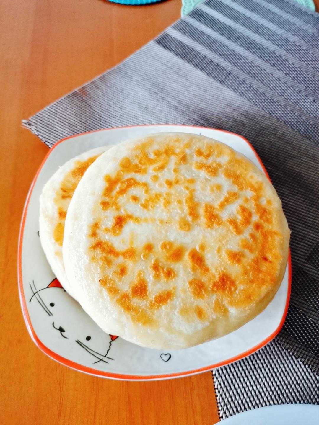 不吃耗子的猫咪做的超宣软的发面饼