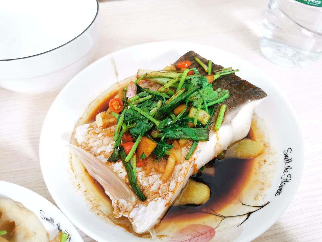 清蒸鱼🐠好吃的秘诀.只需这样做.肉质鲜嫩无腥味.简单又好学