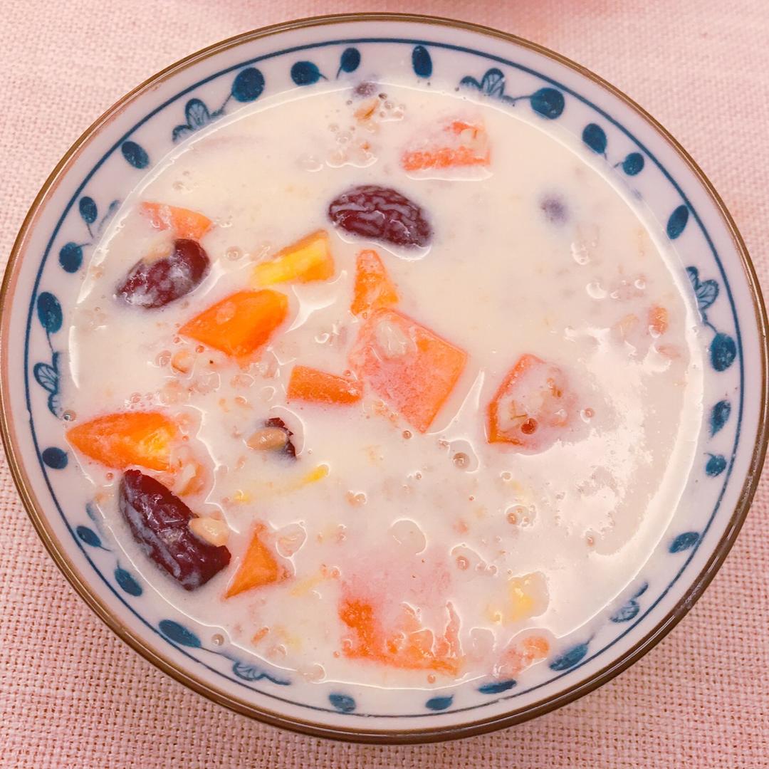 红枣木瓜牛奶燕麦粥——减肥又养颜