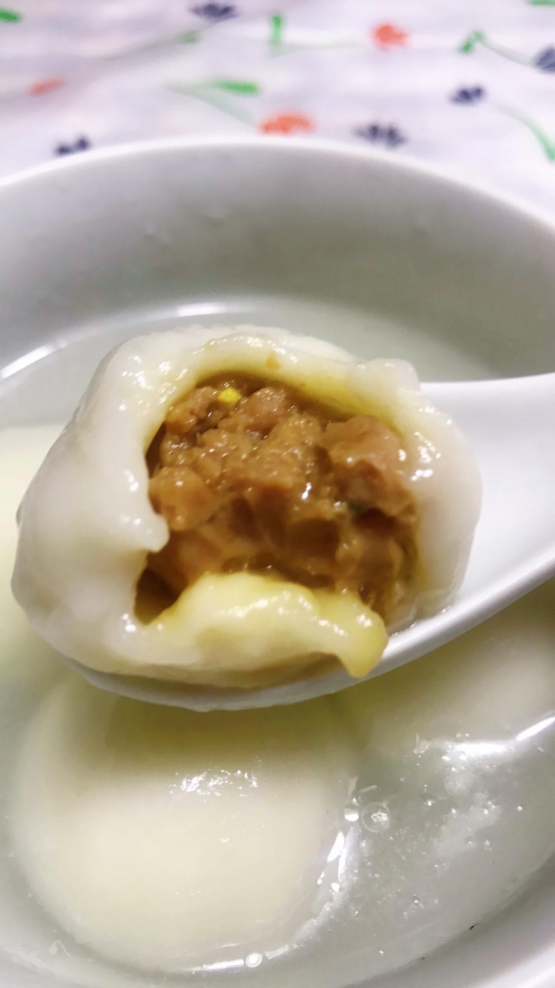 【樉樉的小厨房】色白皮薄，软糯馅鲜～小美版鲜肉大汤圆的做法