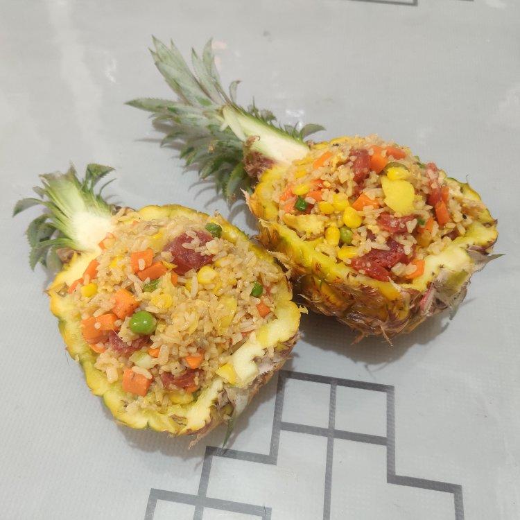 腊肠菠萝什锦炒饭