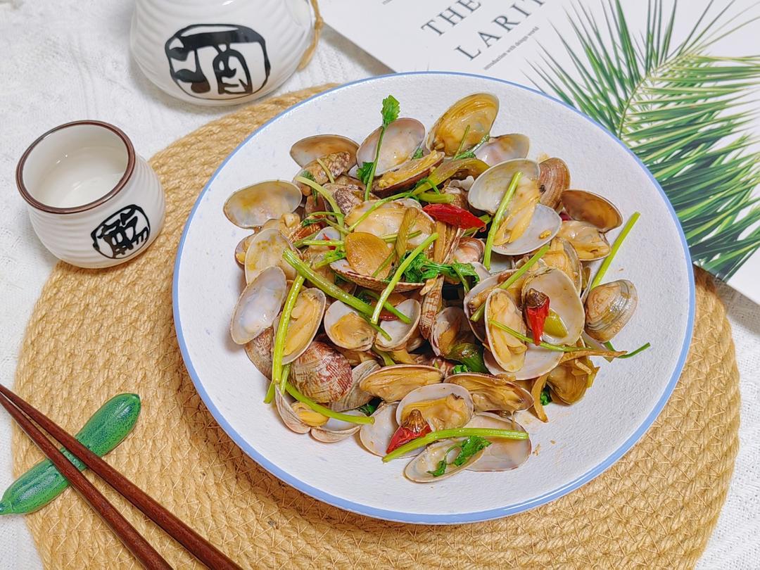 鲜嫩多汁，一口爆香的小海鲜——酱爆花蛤