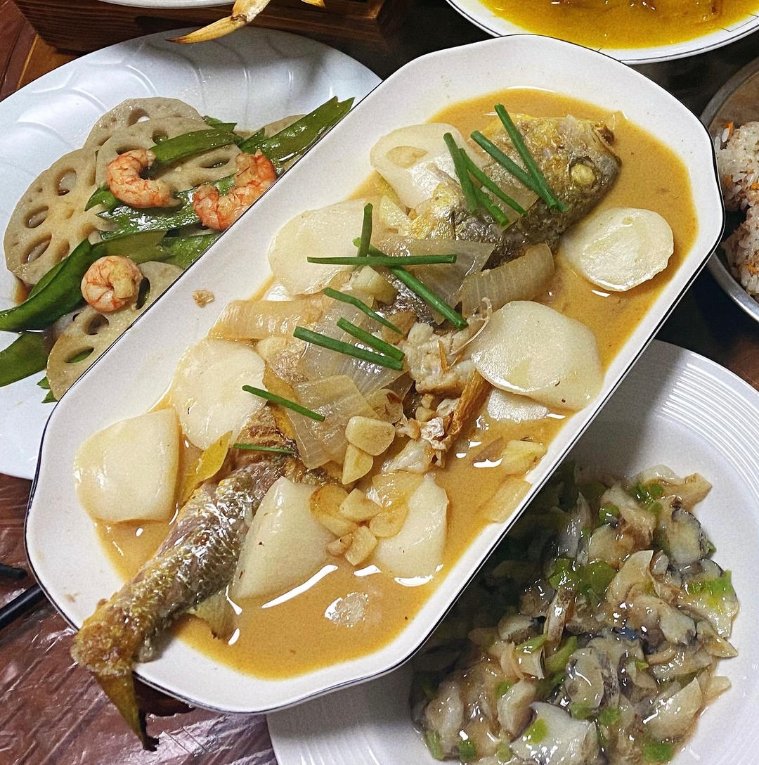 黄鱼烧年糕（一万多一例的菜品在家便宜做）