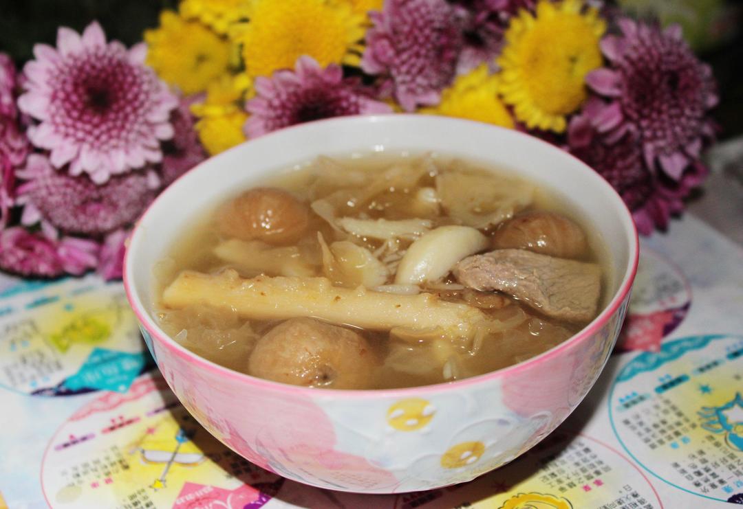 百合无花果银耳汤