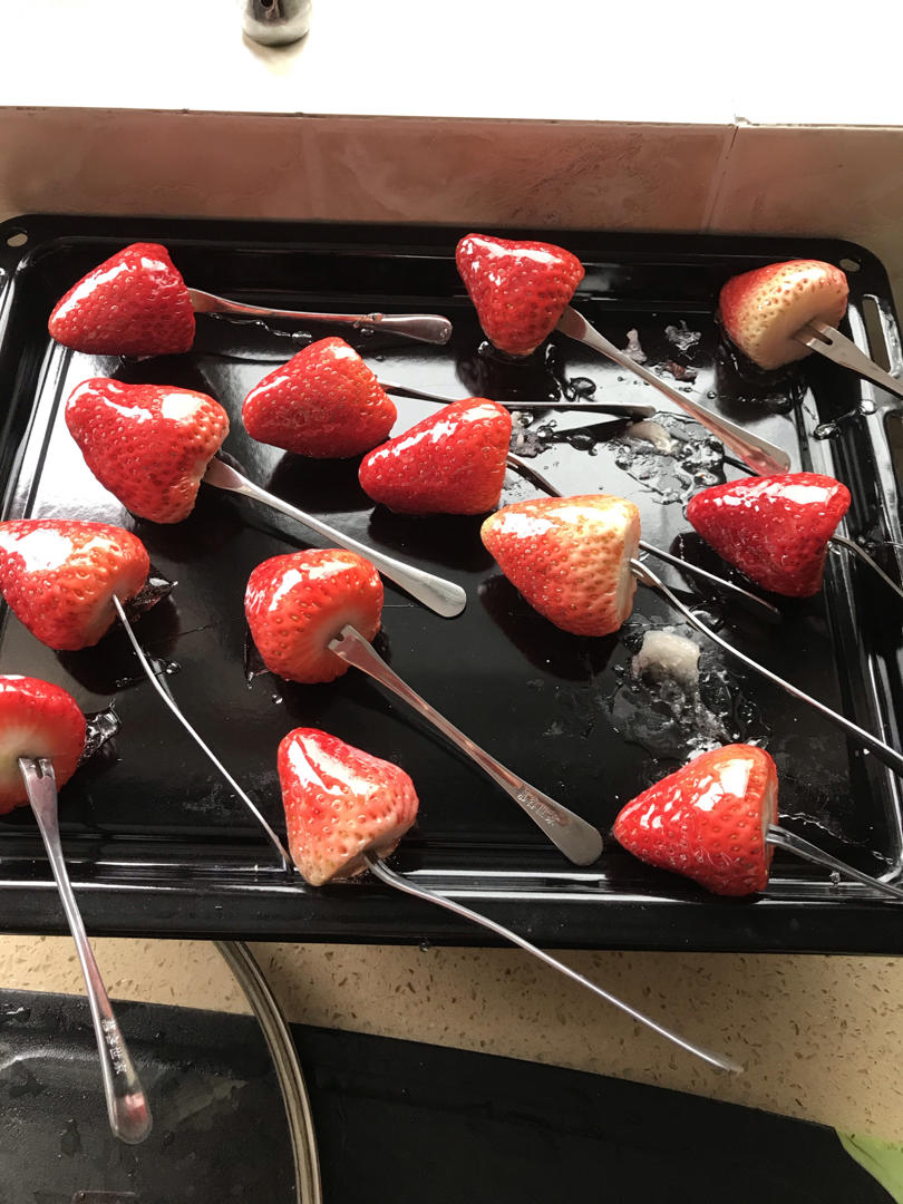 草莓糖葫芦-属于冬天里的甜味小吃