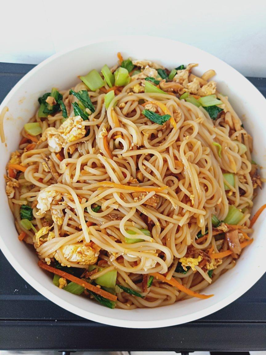 喵丢丢做的什锦炒米线