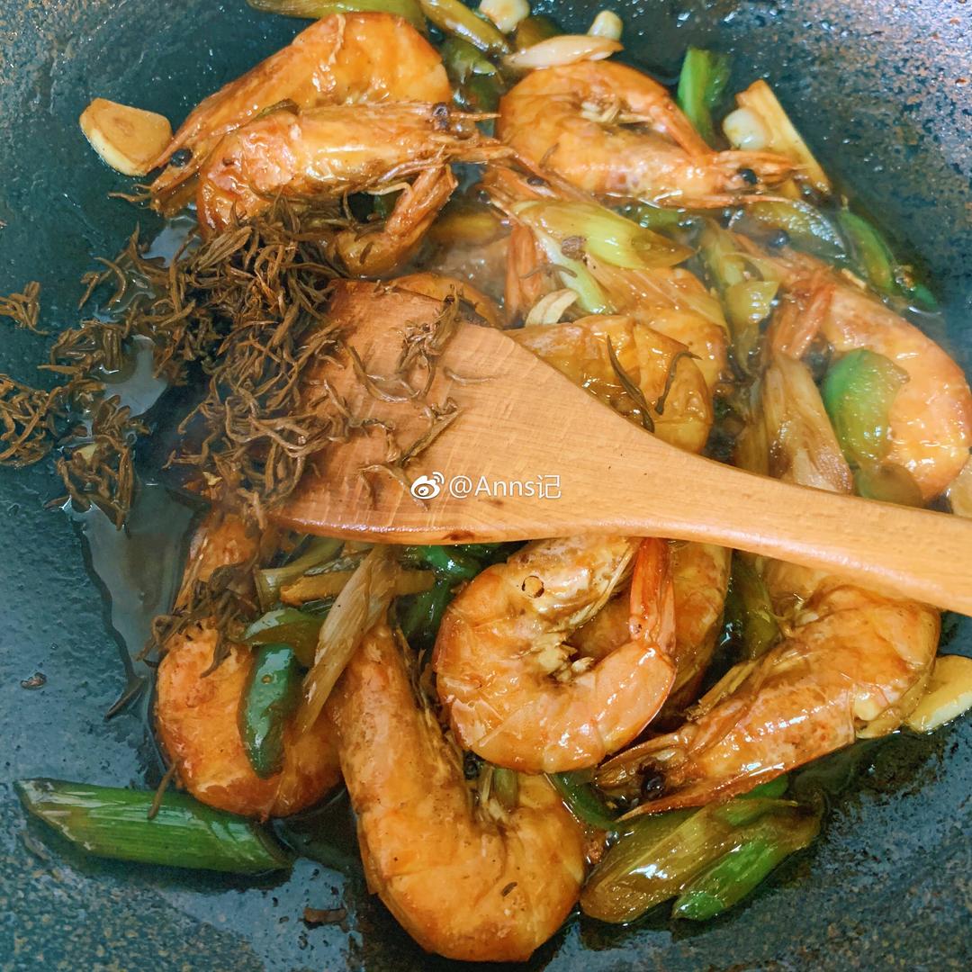 馥郁红茶虾的做法