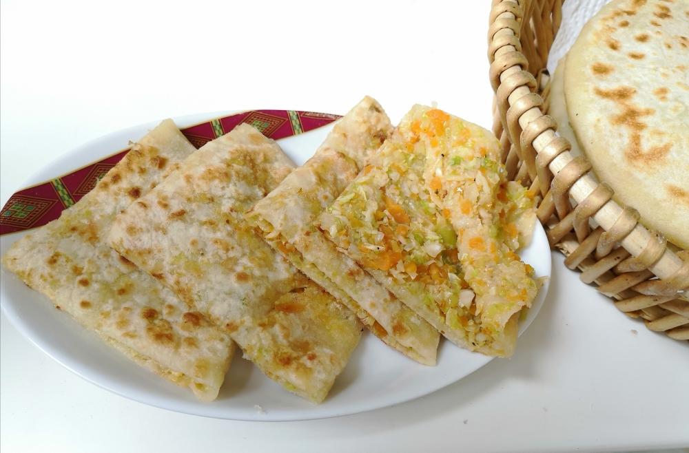 圆白菜胡萝卜虾皮馅饼的做法