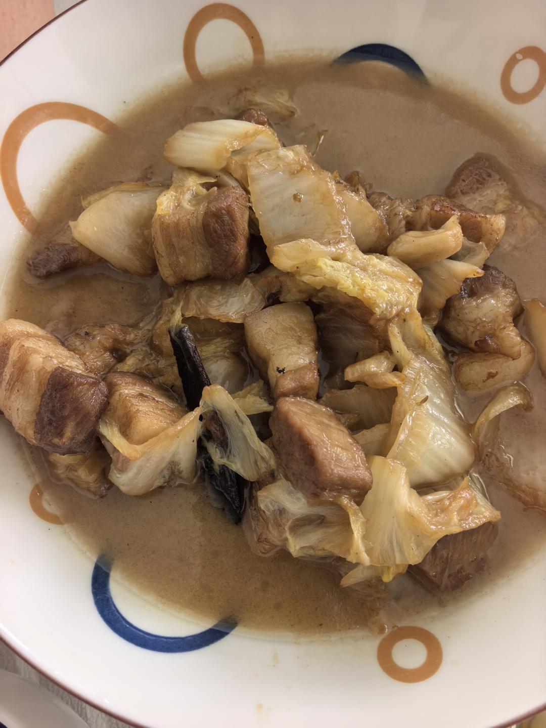 很香的白菜炖五花肉