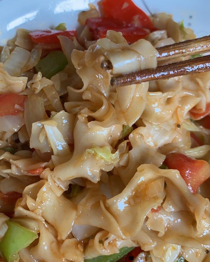 秒杀拉面店里的牛肉炒刀削面